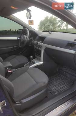 Хэтчбек Opel Astra 2006 в 