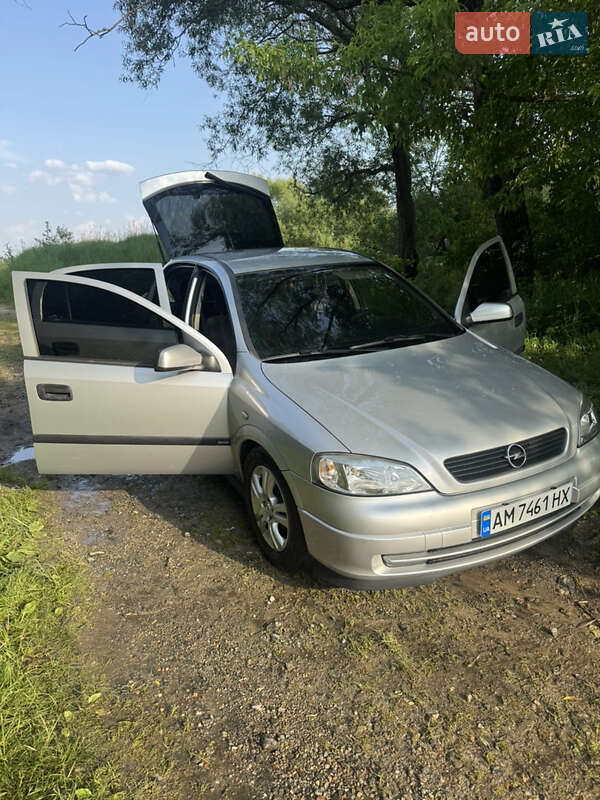 Хэтчбек Opel Astra 2000 в Звягеле