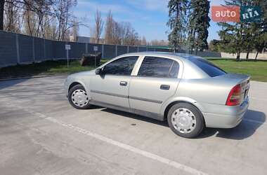Седан Opel Astra 2006 в 