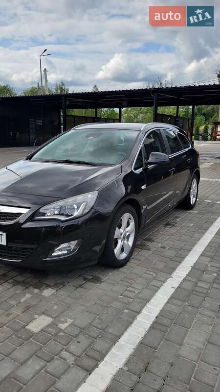 Opel Astra 2011