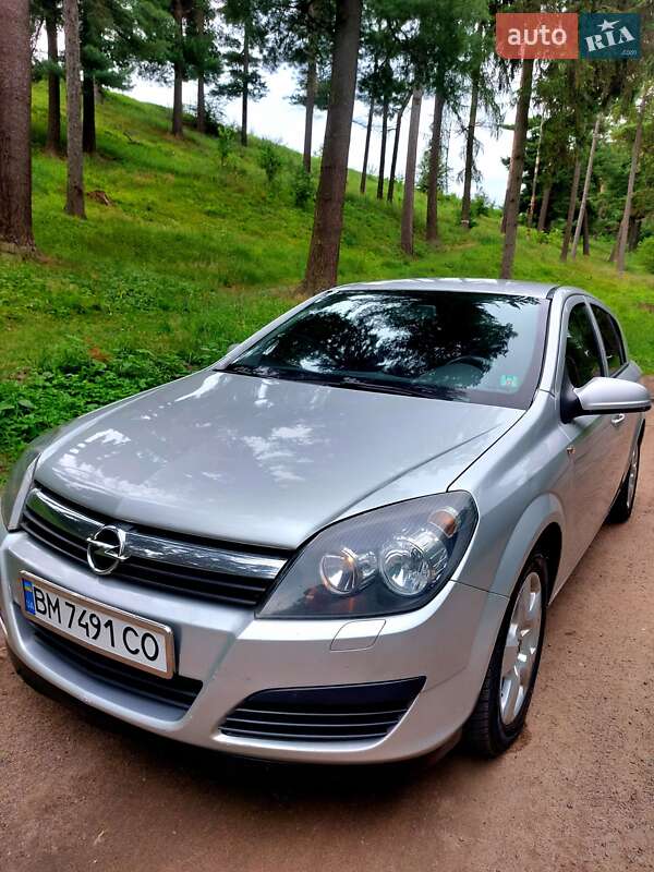 Хэтчбек Opel Astra 2006 в 