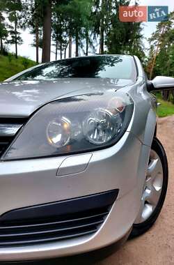 Хэтчбек Opel Astra 2006 в 