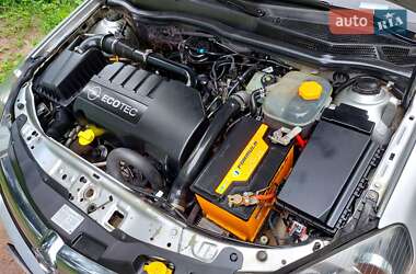 Хэтчбек Opel Astra 2006 в 