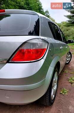 Хэтчбек Opel Astra 2006 в 