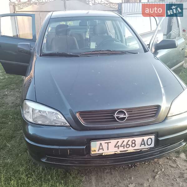 Седан Opel Astra 2005 в Чернівцях