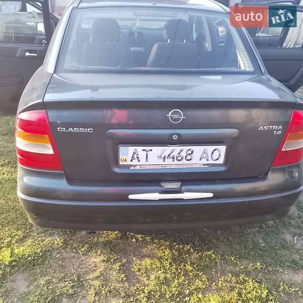 Седан Opel Astra 2005 в Чернівцях