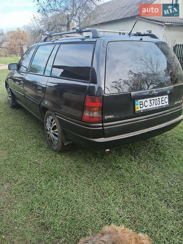 Универсал Opel Astra 1995 в Стрые