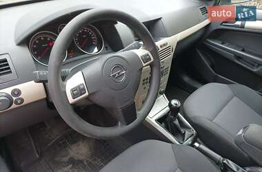 Хэтчбек Opel Astra 2008 в 