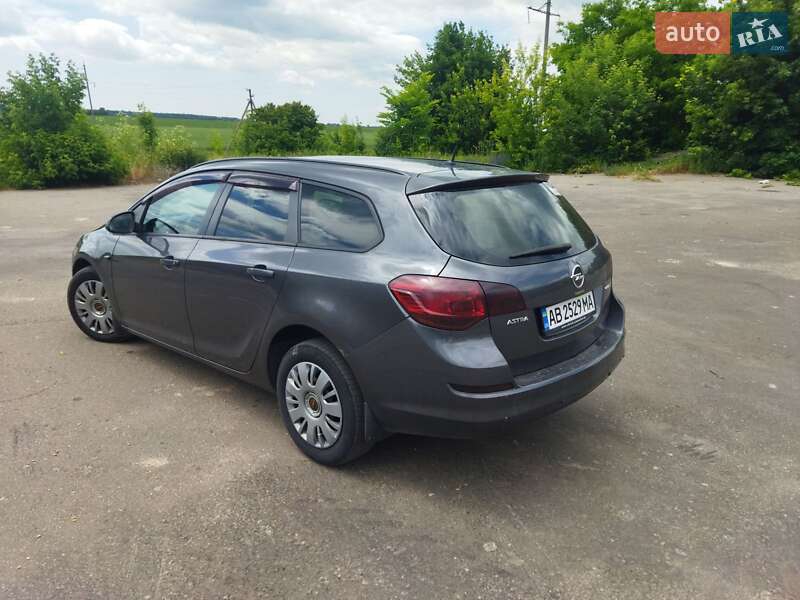 Универсал Opel Astra 2011 в Хмельнике