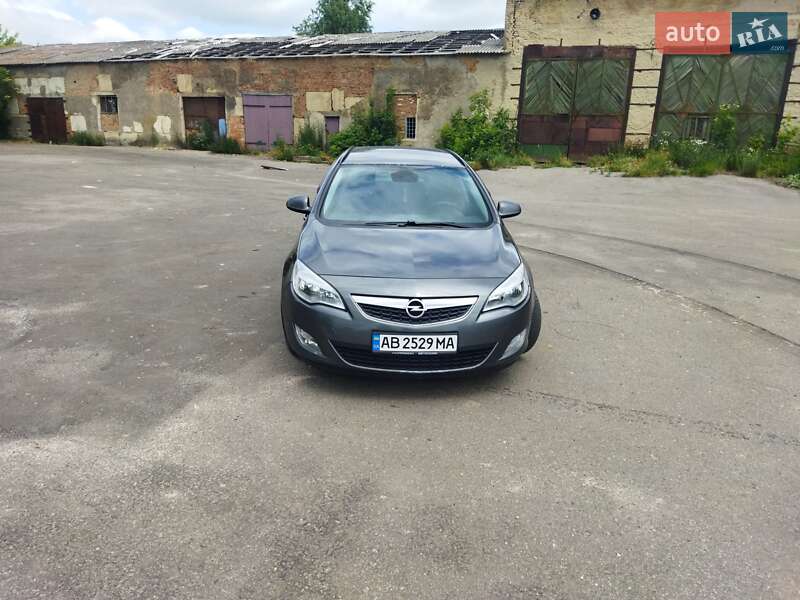 Универсал Opel Astra 2011 в Хмельнике