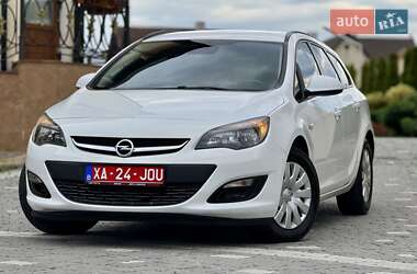 Універсал Opel Astra 2015 в Дрогобичі