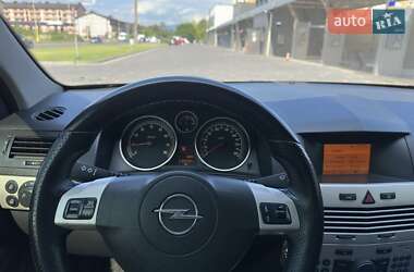 Купе Opel Astra 2008 в Ужгороде