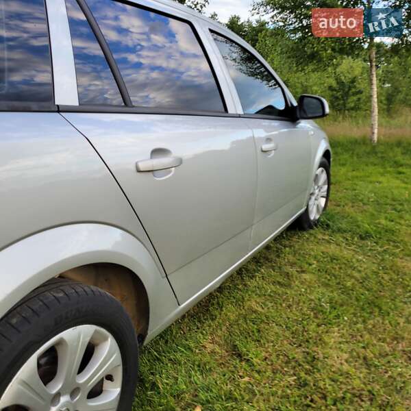 Універсал Opel Astra 2009 в Калуші