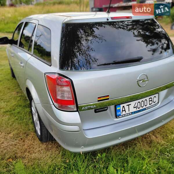 Універсал Opel Astra 2009 в Калуші