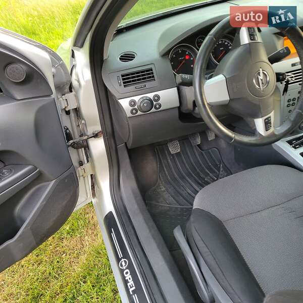 Універсал Opel Astra 2009 в Калуші