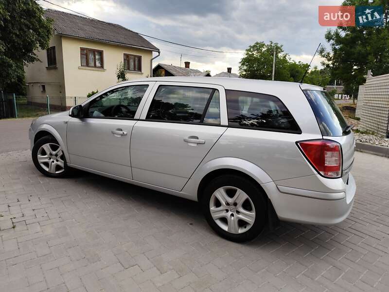 Универсал Opel Astra 2009 в Калуше