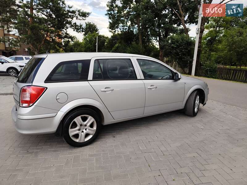 Универсал Opel Astra 2009 в Калуше