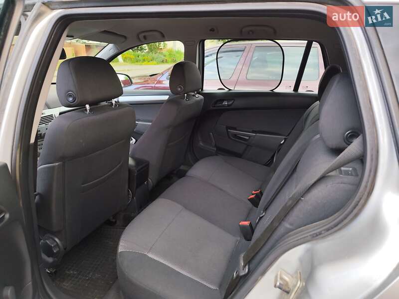 Универсал Opel Astra 2009 в Калуше