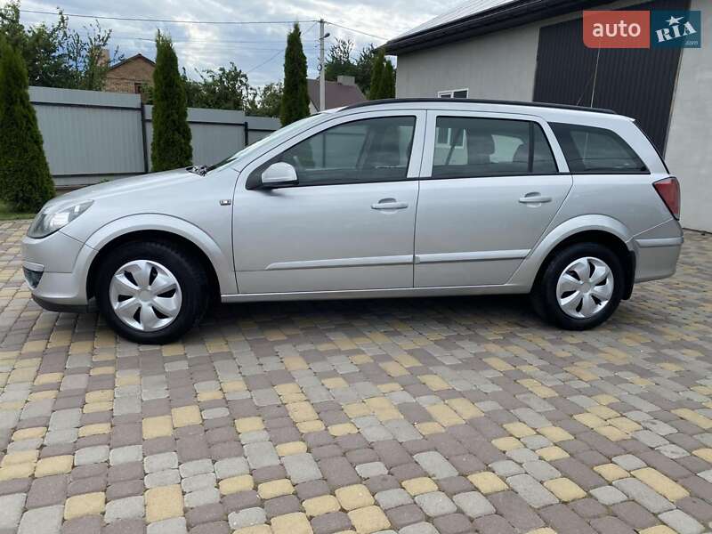 Універсал Opel Astra 2005 в Нововолинську
