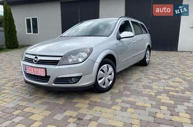 Универсал Opel Astra 2005 в Нововолынске