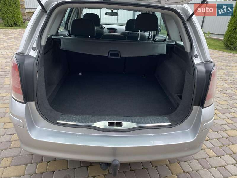 Універсал Opel Astra 2005 в Нововолинську