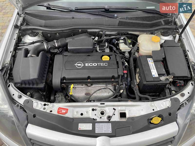 Універсал Opel Astra 2005 в Нововолинську