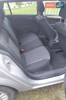 Универсал Opel Astra 2010 в 