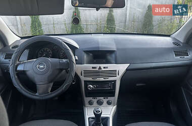 Хетчбек Opel Astra 2007 в 
