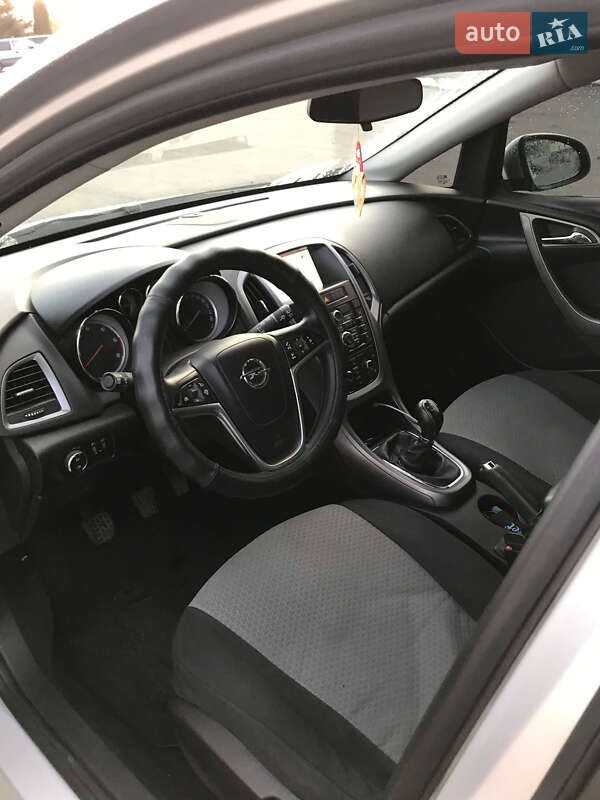 Универсал Opel Astra 2013 в Коломые