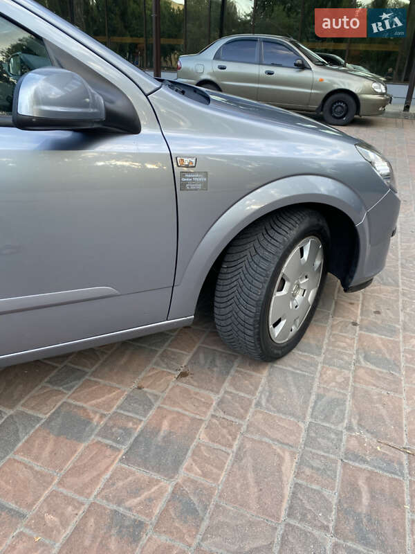 Универсал Opel Astra 2005 в Полтаве