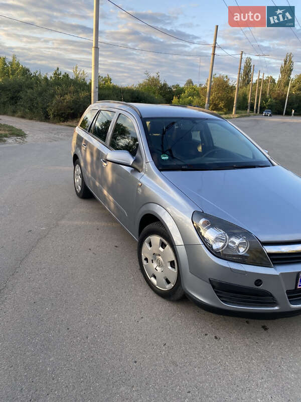 Универсал Opel Astra 2005 в Полтаве