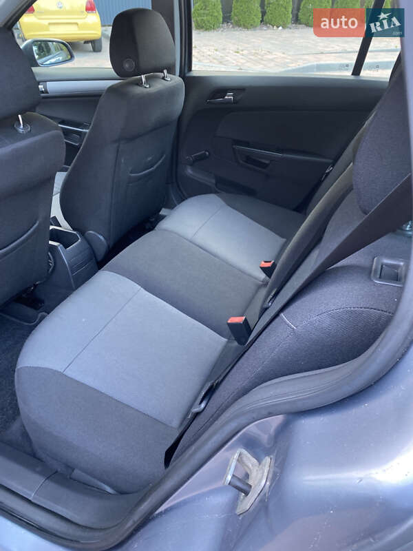 Универсал Opel Astra 2005 в Полтаве