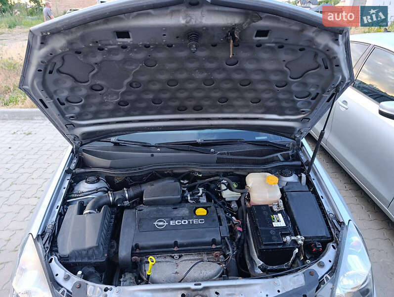 Универсал Opel Astra 2005 в Полтаве