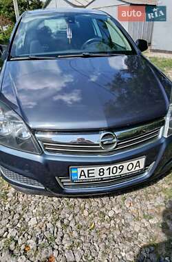 Універсал Opel Astra 2010 в Дніпрі