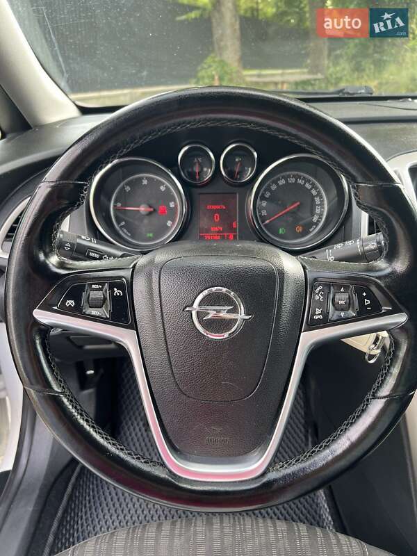 Універсал Opel Astra 2011 в Львові