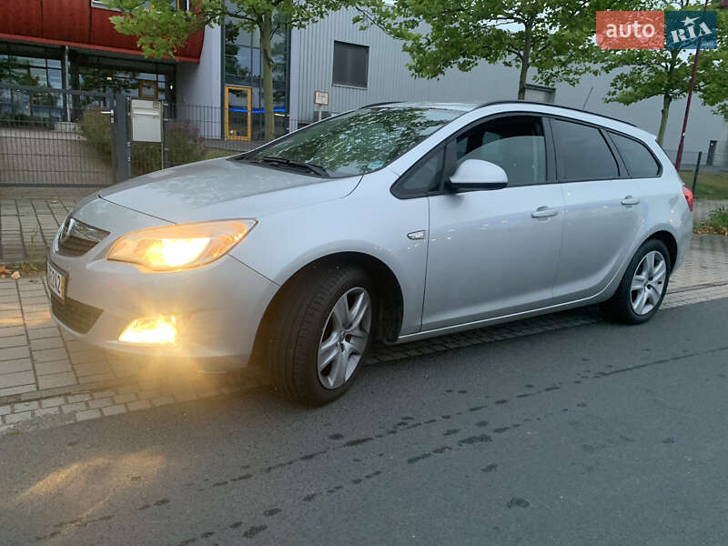 Универсал Opel Astra 2011 в Киеве