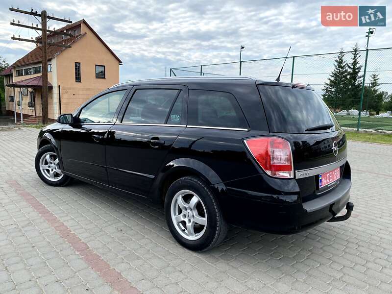 Универсал Opel Astra 2008 в Самборе