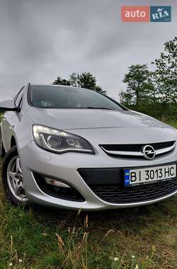 Універсал Opel Astra 2015 в Охтирці