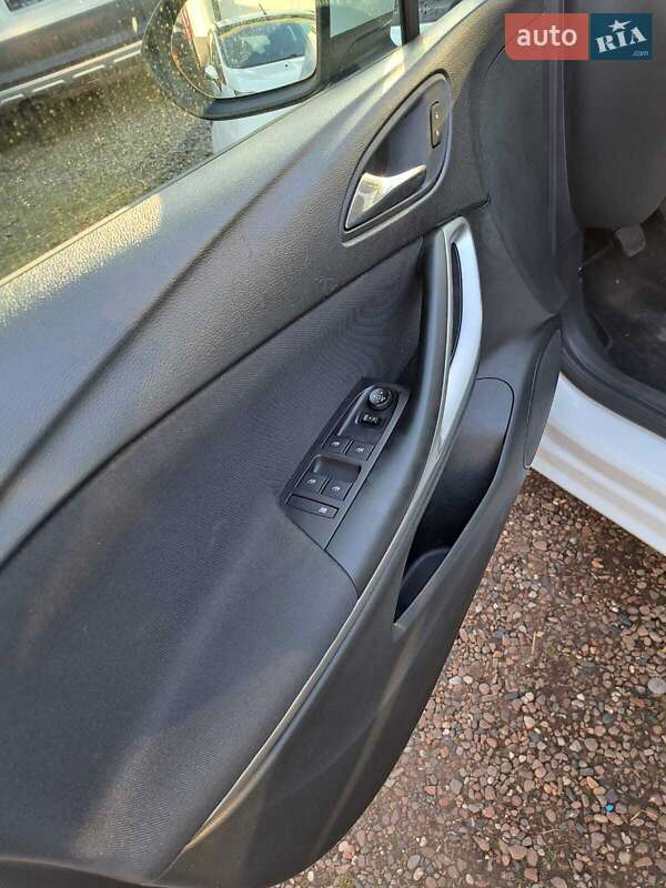 Универсал Opel Astra 2019 в Городке