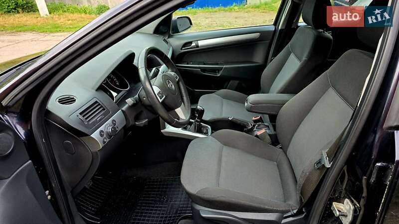 Универсал Opel Astra 2009 в Полтаве