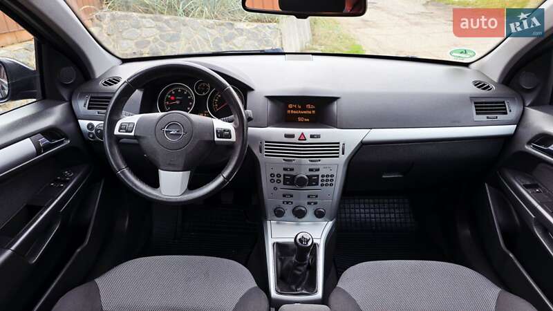 Универсал Opel Astra 2009 в Полтаве