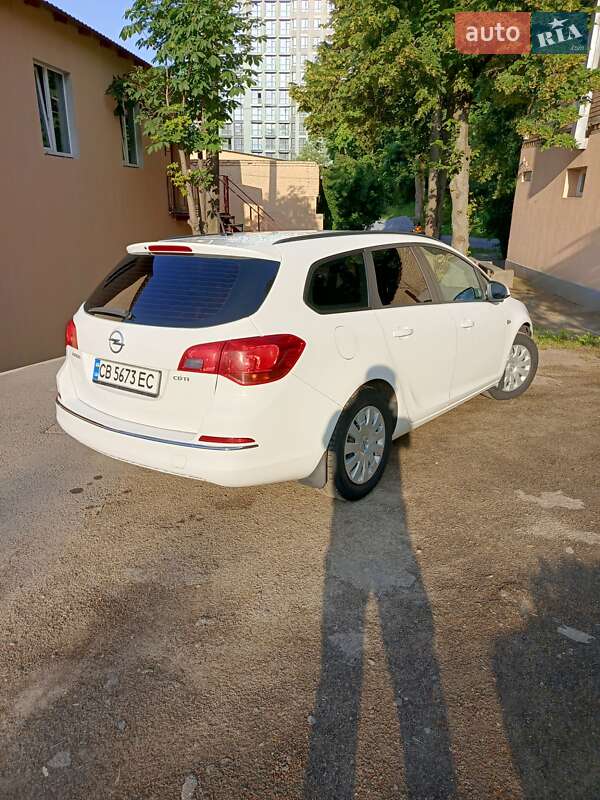 Универсал Opel Astra 2014 в Чернигове