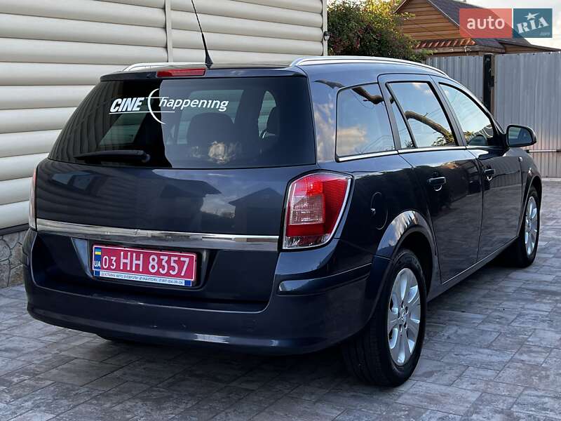 Универсал Opel Astra 2010 в Сарнах