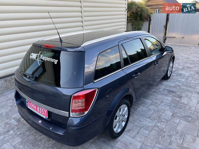 Универсал Opel Astra 2010 в Сарнах