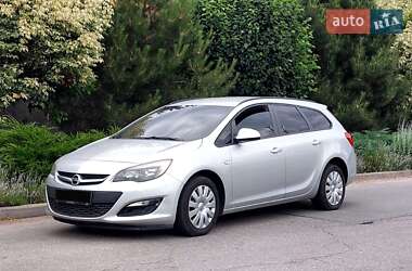 Универсал Opel Astra 2014 в Днепре