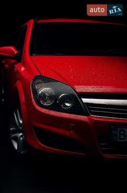 Універсал Opel Astra 2010 в Тернополі