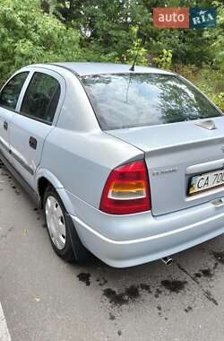Седан Opel Astra 2004 в 