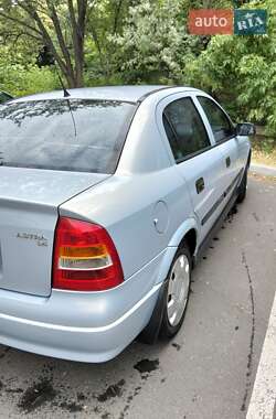 Седан Opel Astra 2004 в 
