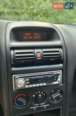 Седан Opel Astra 2004 в 