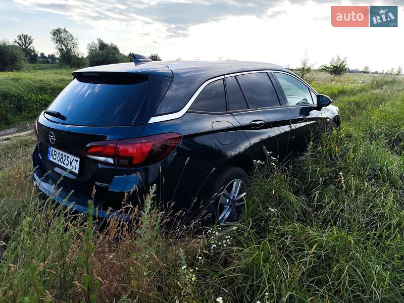 Универсал Opel Astra 2017 в Киеве